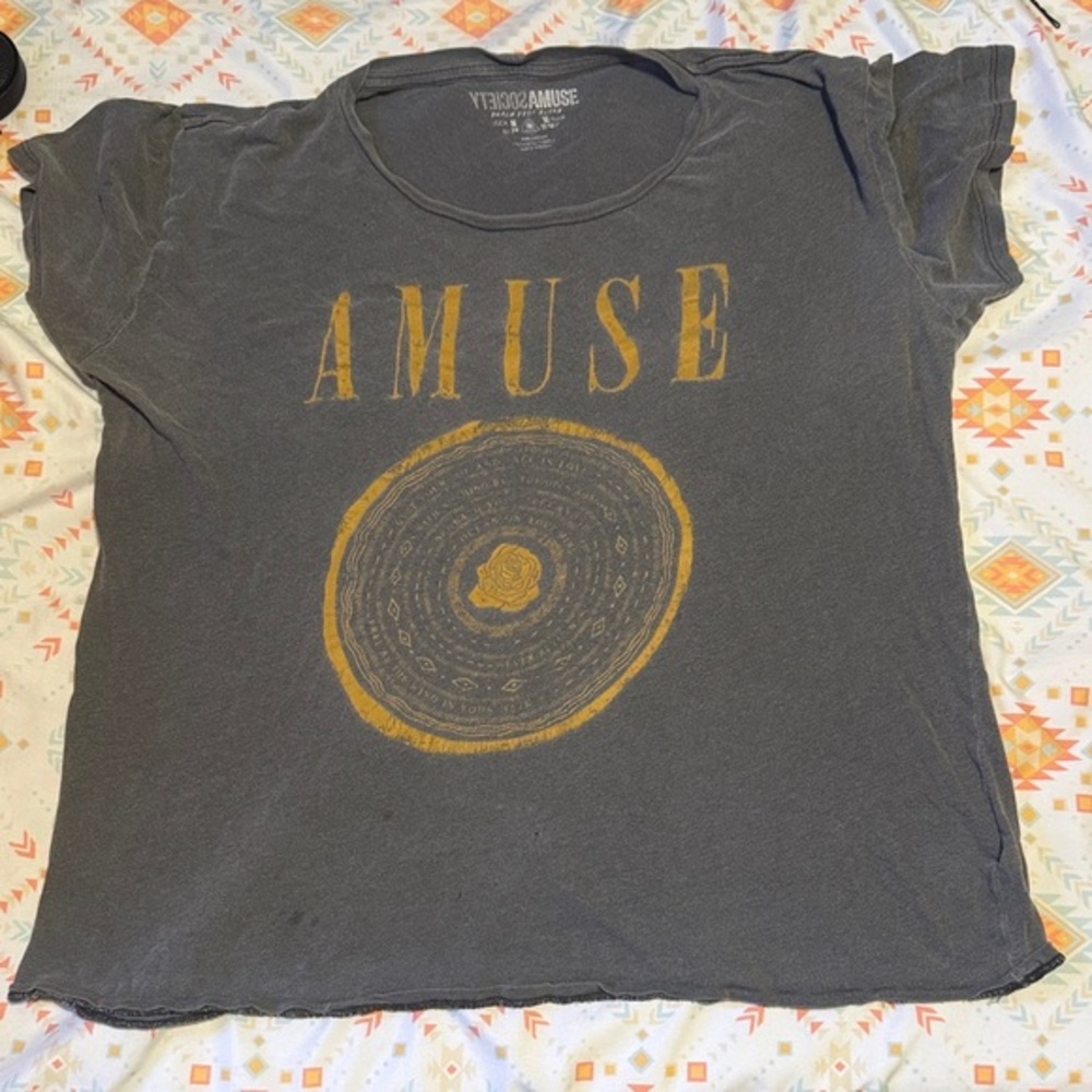 Amuse Society || Distressed Tee (M)